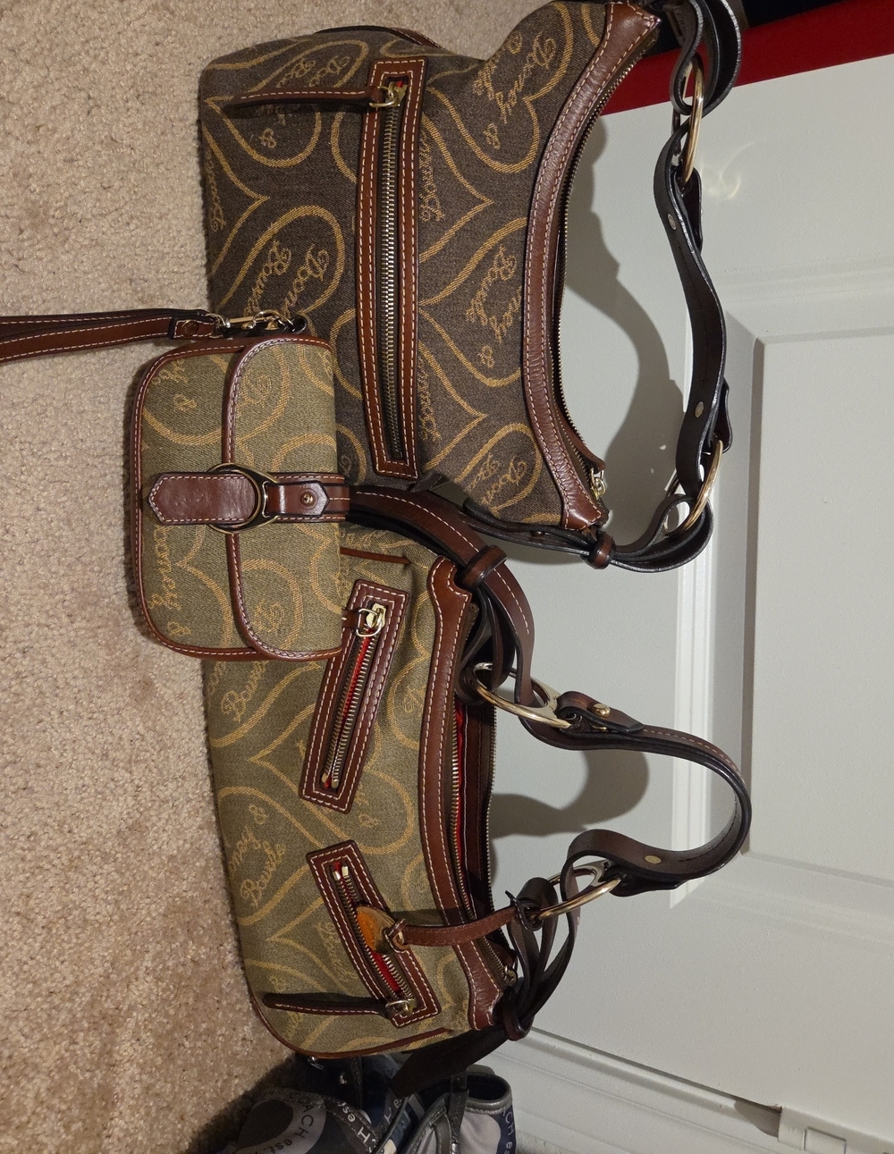 Dooney And Bourke W/pouch